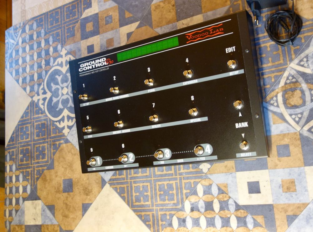GROUND CONTROL PRO MIDI FOOT CONTROLLER Voodoo Lab Kaufen auf Ricardo