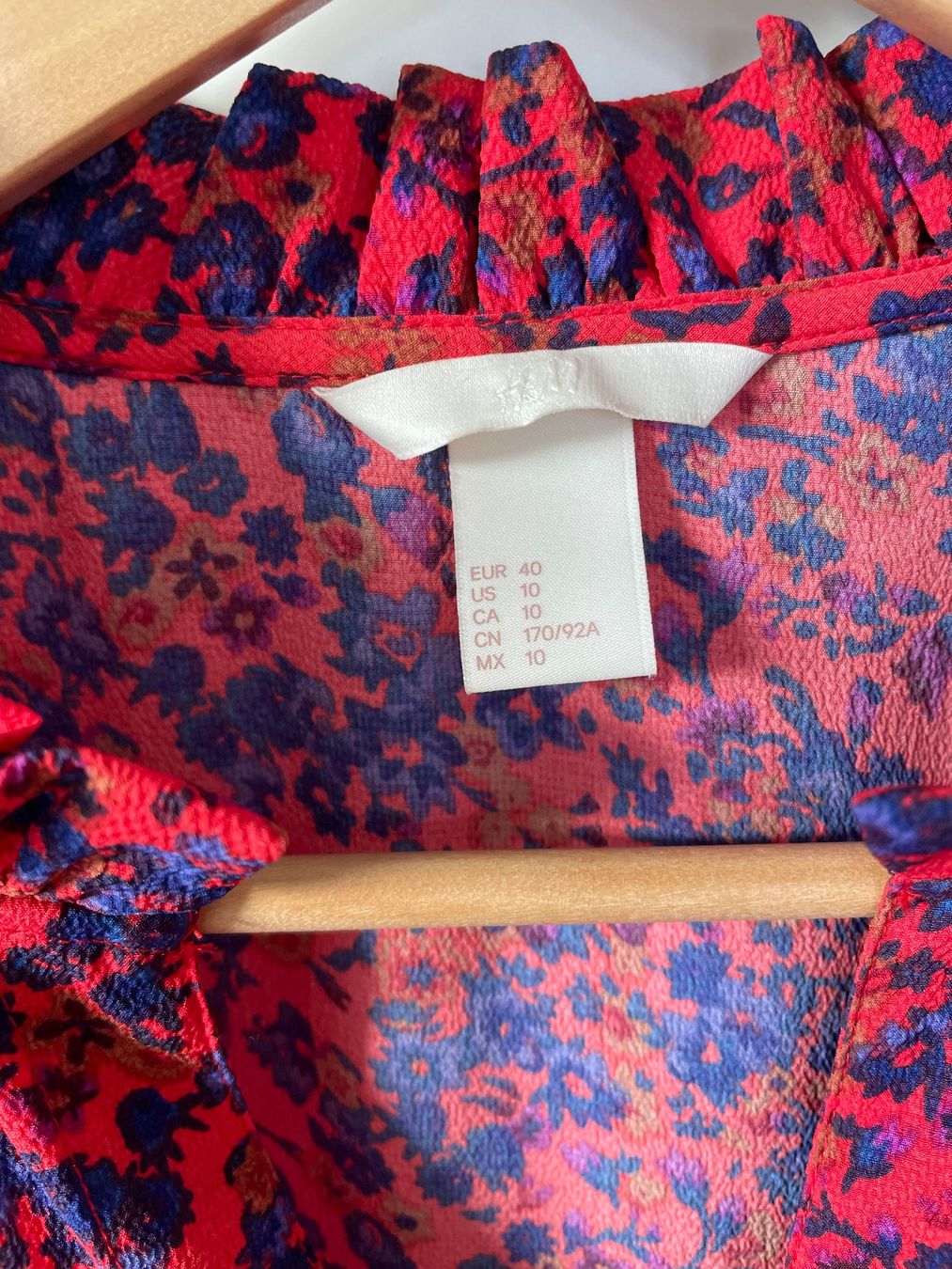 H&M Vestiti: H&M Kleid, Gr. 40, rot-blaues Blumenmuster – Usato da Neukirch an der Thur venduto da bee88 2