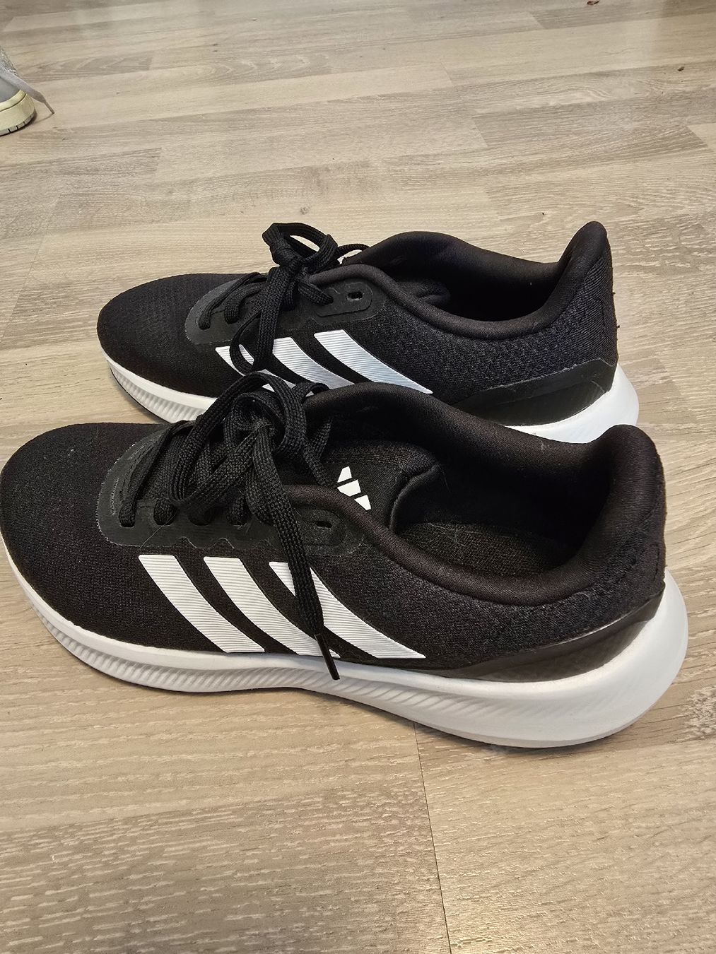 Adidas Scarpe da uomo: Adidas Turnschuhe Grösse 7.5 – Usato da Baar venduto da YvonneSch01