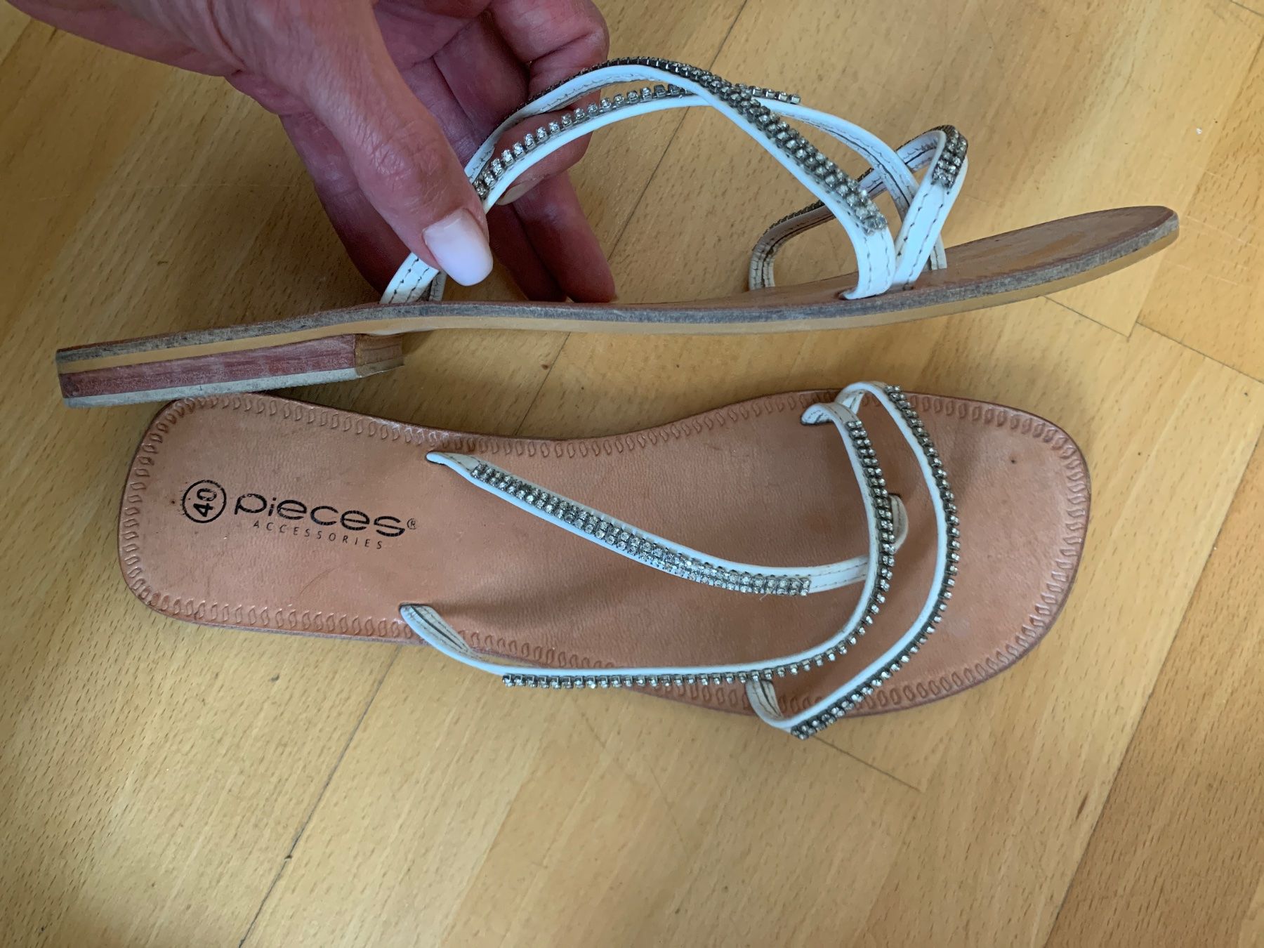 Pieces Scarpe da donna: Leder Sandalen – Usato da Rorschach venduto da eme_8swl 1