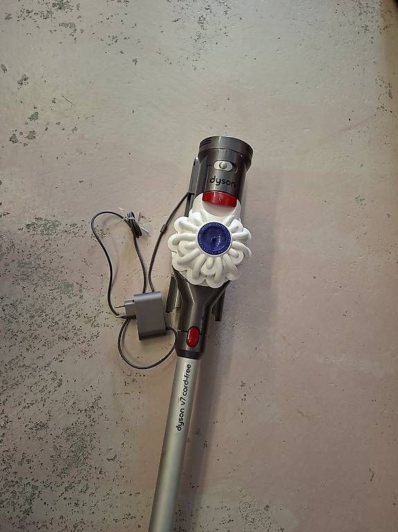 Dyson Staubsauger & Zubehör: Dyson Handstaubsauger – Gebraucht aus Olten von Mezopotamya 2