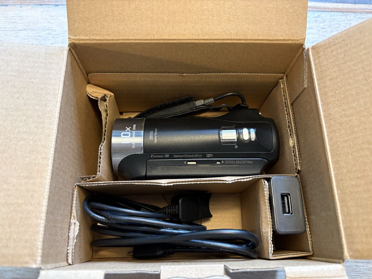 Sony Videocamere: Sony Handycam HDR-PJ410 – Usato da Oberrieden venduto da Resfauser 1
