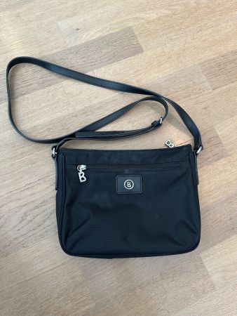 Schwarze Bogner Handtasche, neuwertig, ideal für den Alltag!