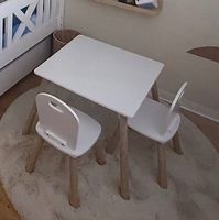 Kinder-Tisch & 2 Stühle