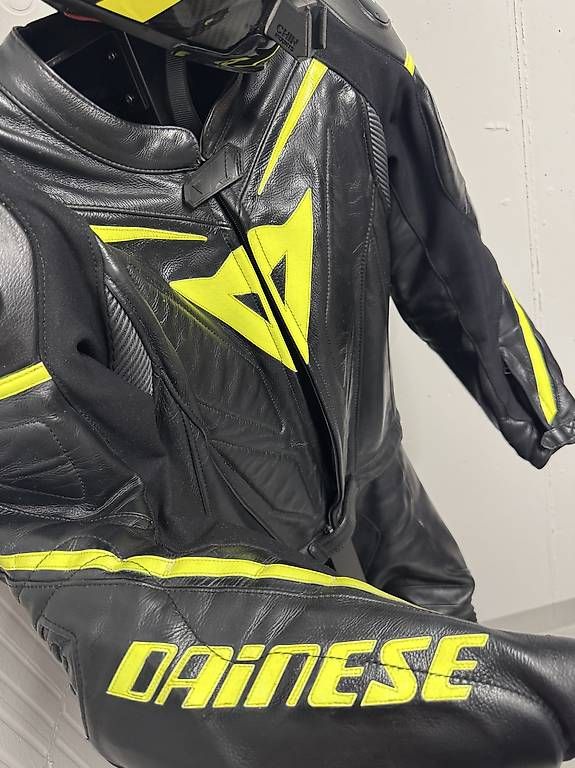 Completi: Dainese Lederkombi Einzelanfertigung – Usato da Aadorf venduto da zel_zy5c 1