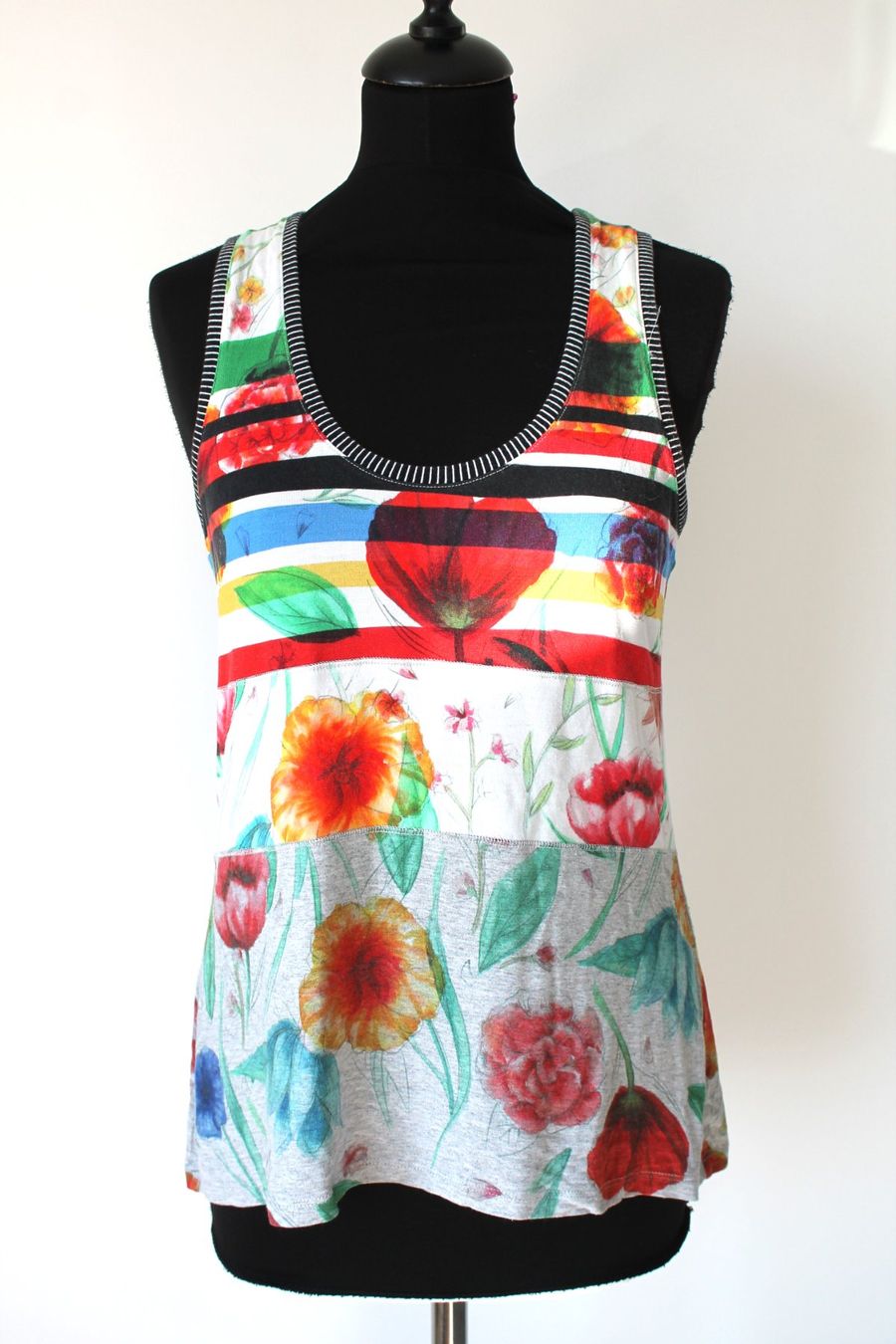 Desigual Top: Top DESIGUAL taille L – Usato da Chez-le-Bart venduto da jasse