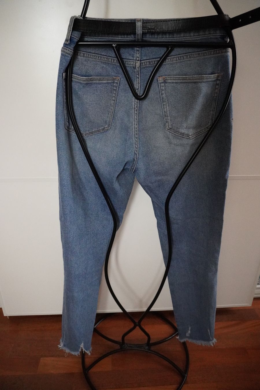 New Look Pantaloni: Jeans mit Rissen und Blumenmuster,  Gr. 36 – Usato da Uster venduto da aur_rtd8 7