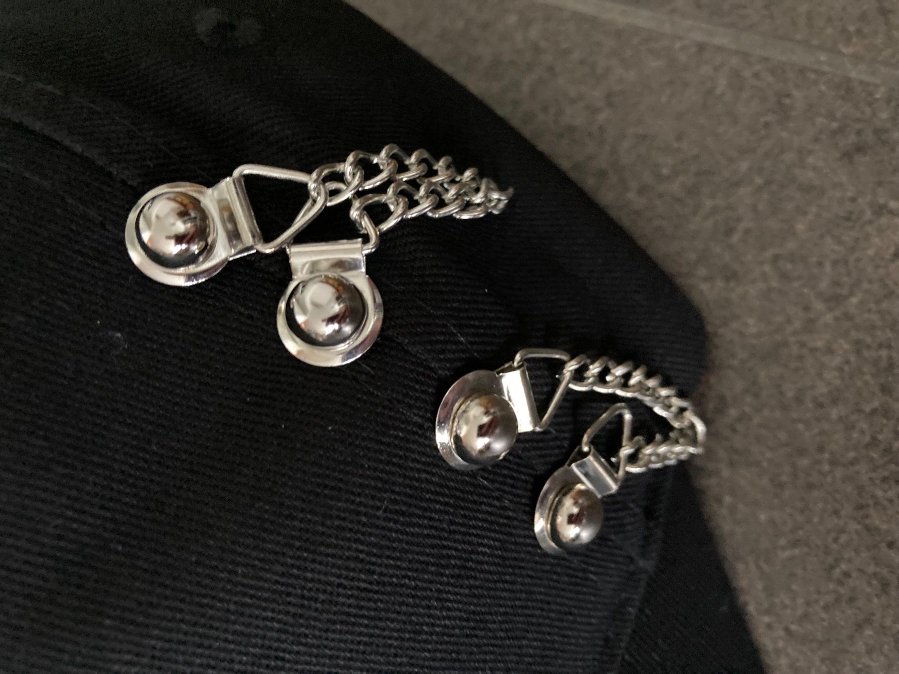 Altro in  Abbigliamento & Accessori: Rock Style. Schwarzes Cap mit Ketten und Ringen – Nuovo e nell'imballaggio originale da Buttisholz venduto da Bellabusi 4
