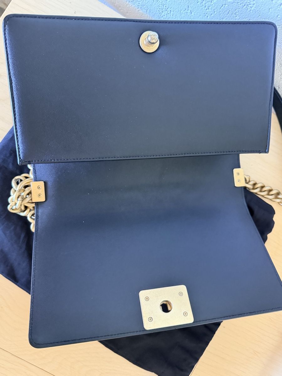 Chanel Sacs femmes: Chanel Boy Bag Medium  schwarzes Kaviarleder – D'occasion à Biberen par Miamo_xx 4