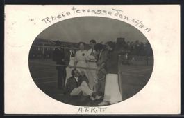 Foto-AK Köln, Gruppe auf einem Tennispl