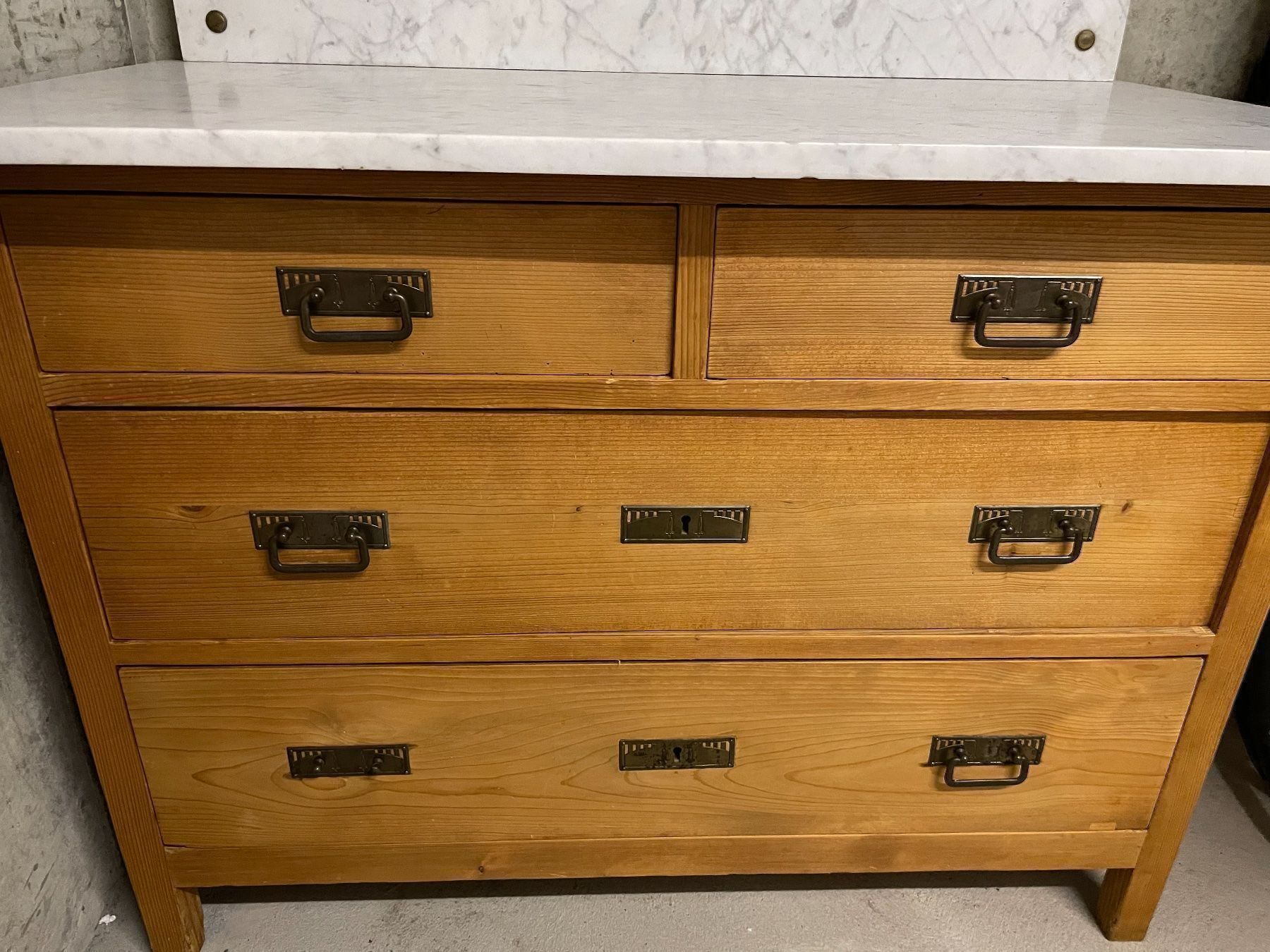 Articoli in legno: Antike restaurierte Kommode aus Tannenholz – Usato da Fällanden venduto da anita_roger 2