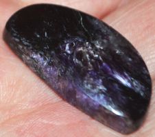 Cabochon L-2862 – Lila Charoit Edelstein 35X19mm