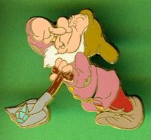 DISNEY  Zwerg  Hatschi