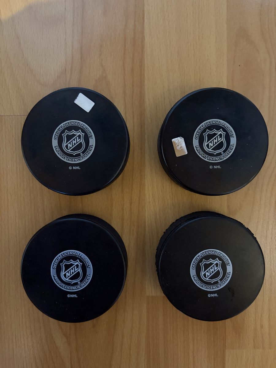 Autografi: Pucks hockey NHL – Usato da Bulle venduto da TheBigL 1