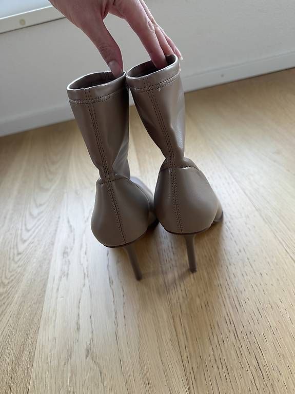 Zara Scarpe da donna: Zara Stiefeletten beige 37 – Usato da Zürich venduto da sel_w5sd 2