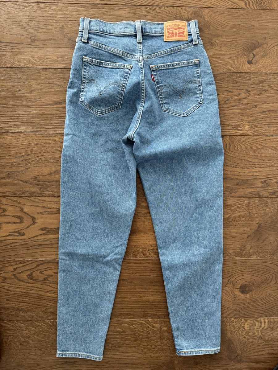 Levi's Jeans: Levi‘s High Waisted Mom Jeans – Nuovo e nell'imballaggio originale da Meilen venduto da nic_77cd 1