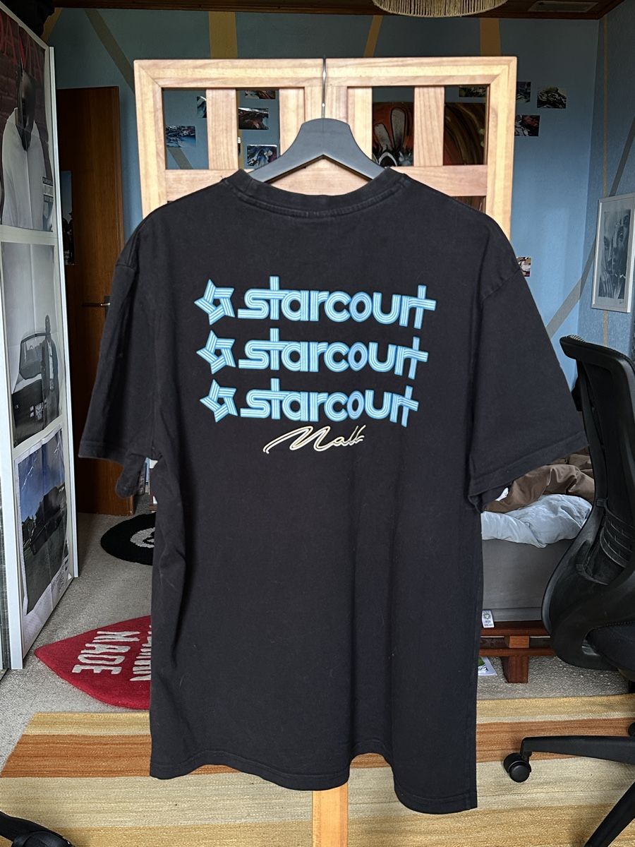 Snipes T-shirt: Snipes x Stanger Things Black T-shirt – Usato da Villars-Burquin venduto da Iliasso