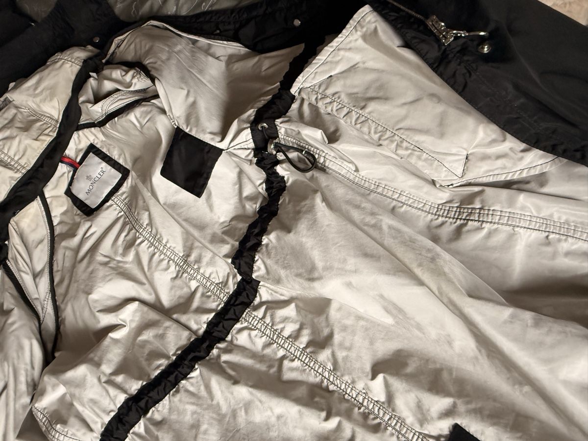 Moncler Giacche: Parka Moncler noire avec capuche – Difettoso da Sugiez venduto da Mlle_Bakets 6