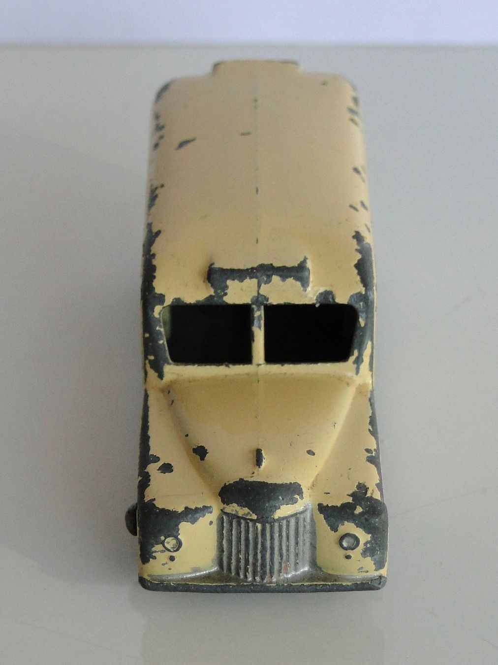 Matchbox Modellini d'auto: MATCHBOX LESNEY - Daimler Ambulance, Nr. 14 – Usato da Killwangen venduto da cyrano56 4