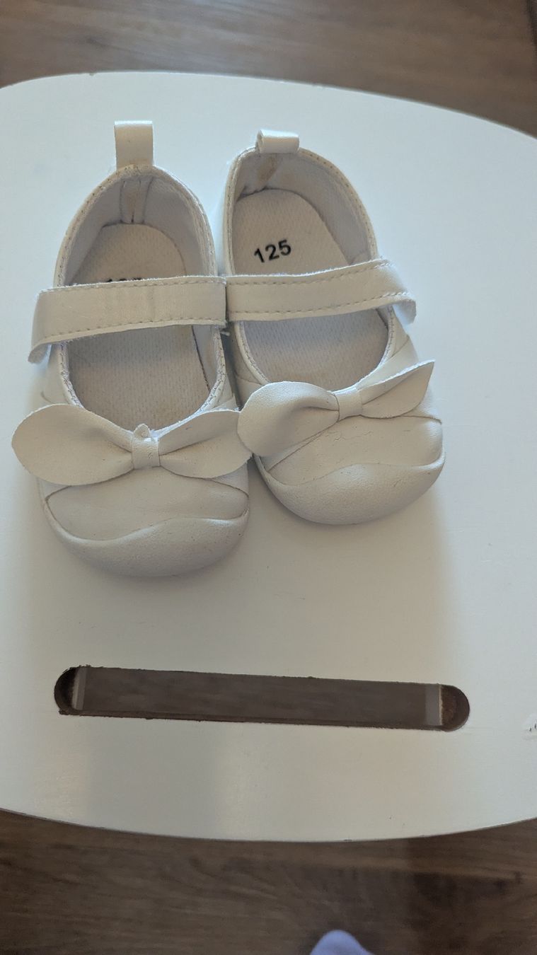 Scarpe per ragazzi: Sandales bébé fille – Usato da Biel/Bienne venduto da ana_5n9d