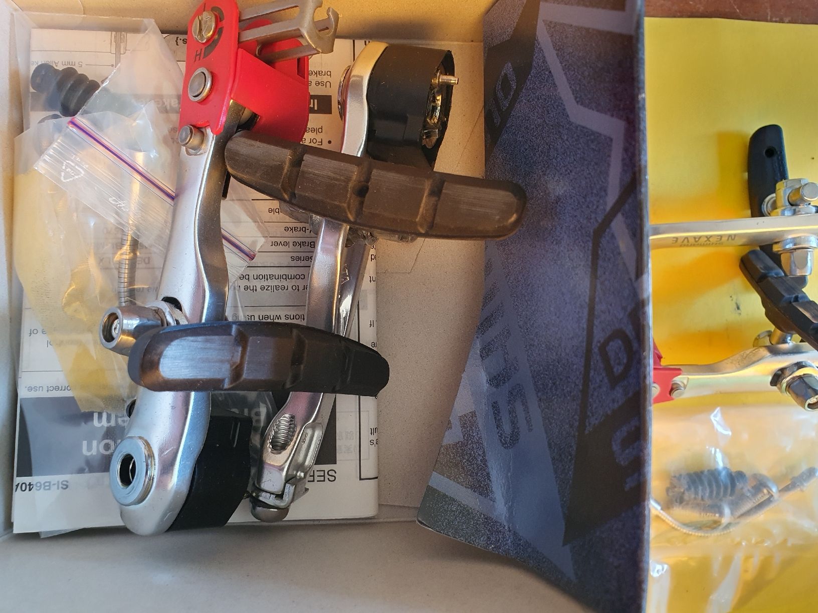 Shimano Pezzi di ricambio: 2 Kompl. SHIMANO NEXAVE V- BRAKE, Neuwertig. – Nuovo (secondo la descrizione) da Niedergösgen venduto da joh_6txt
