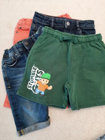Angebot 4 Shorts / Bermudas für Jungs 122/7 Jahre. TOP!
