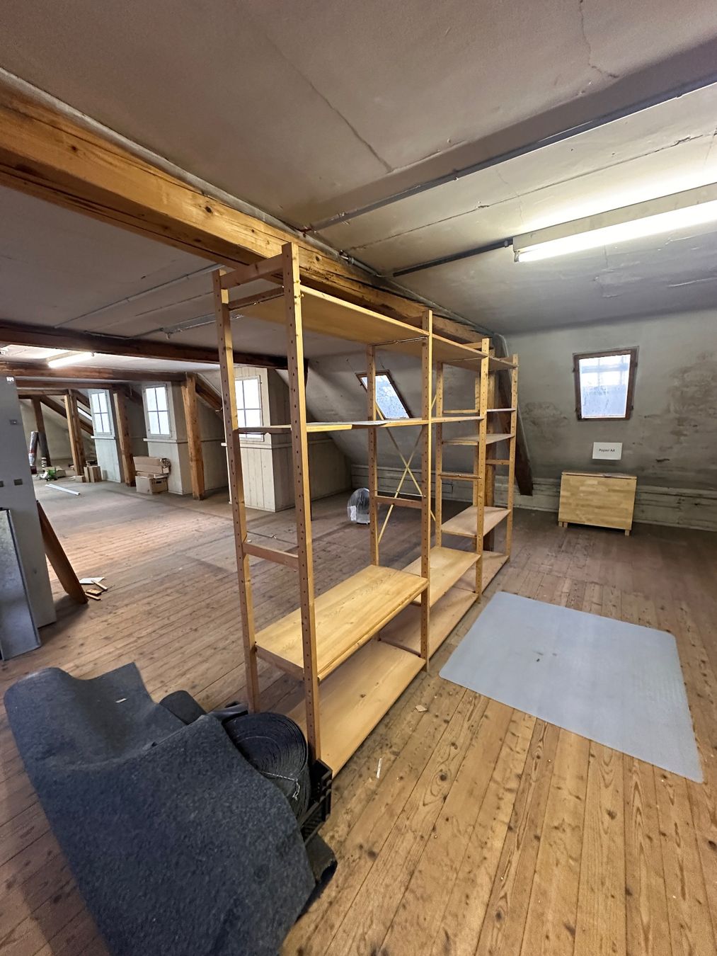 Articoli in legno: Holz Regal – Usato da Winterthur venduto da StiftungSchleife 2