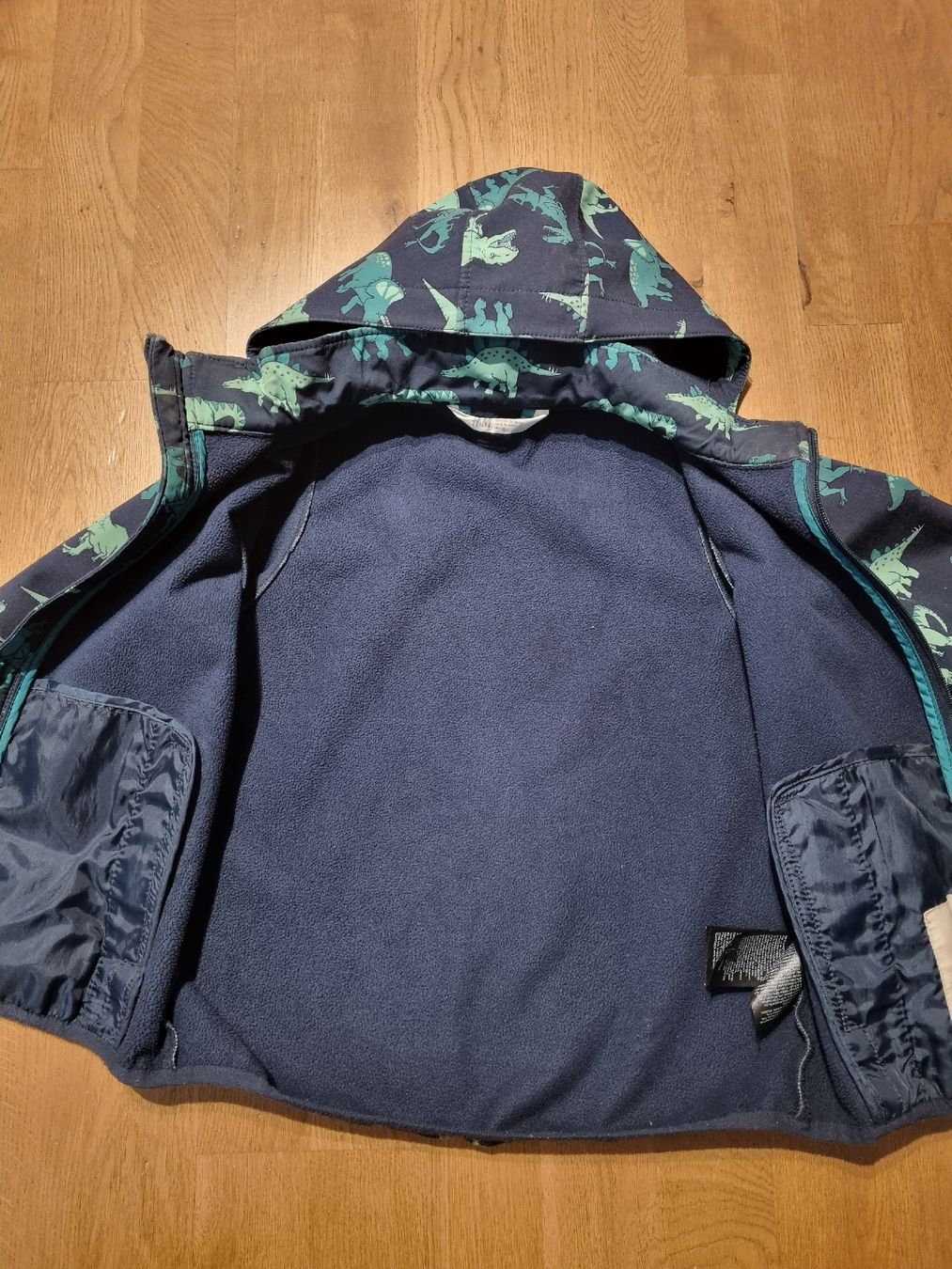 H&M Giacche & Cappotti: Softshelljacke gr 122 – Usato da Rümlang venduto da Franny93 1