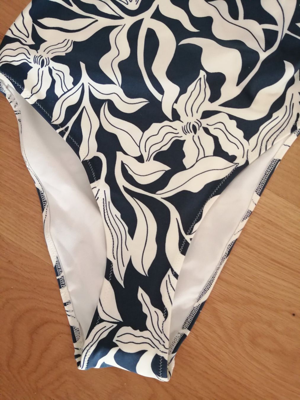 Badekleider & Bikinis: Badekleid – Gebraucht aus Wetzikon von dan_6lrd 3