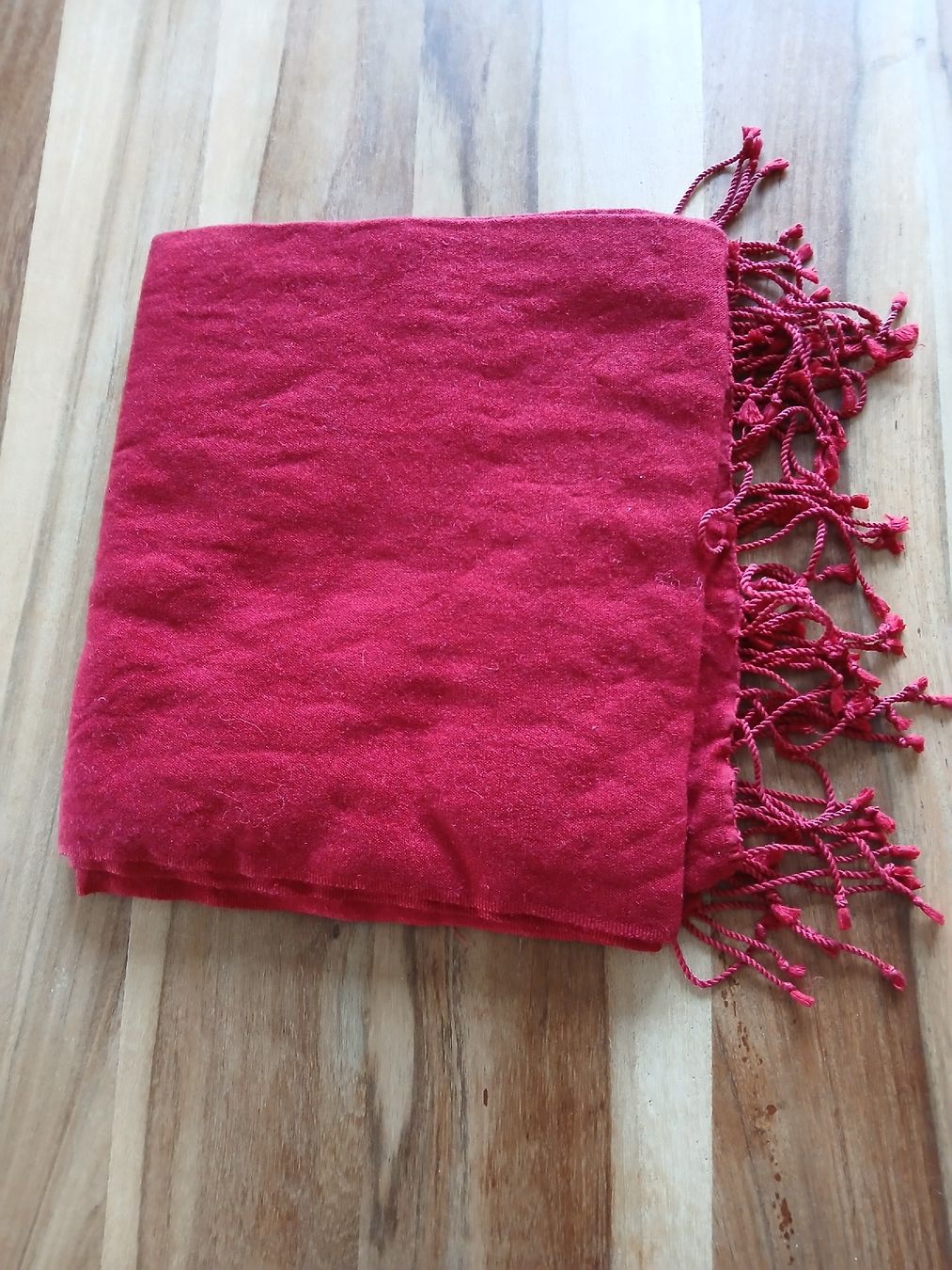 Foulard & Sciarpe: Red scarf with fringes, high quality – Usato da Dübendorf venduto da LoRi-2026 1