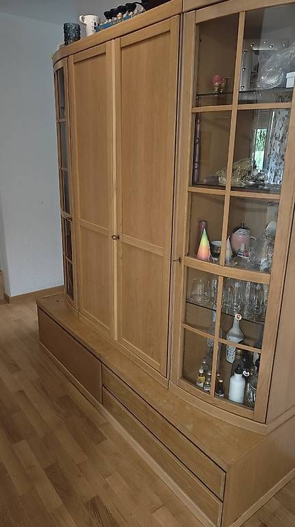 Articoli in legno: Massivholz Vitrine – Usato da Zürich venduto da Sajzh
