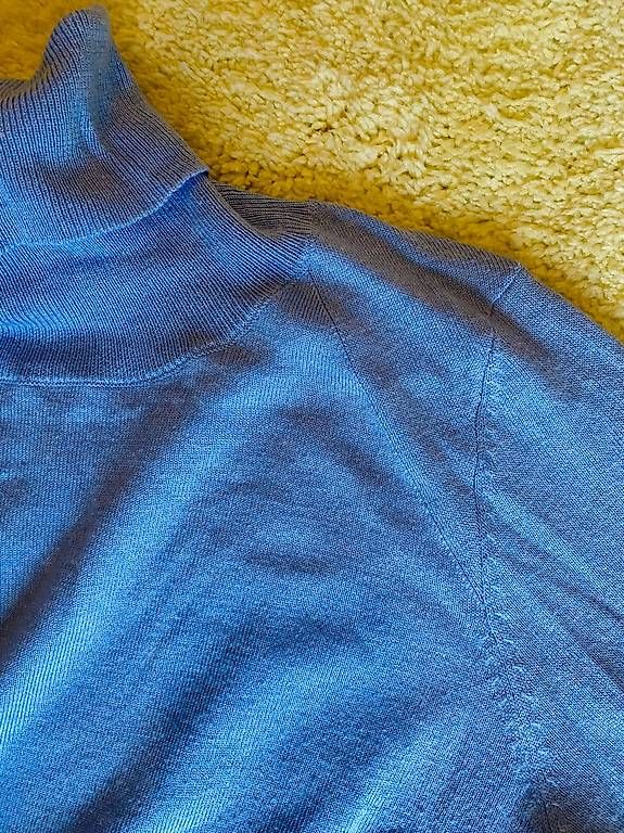 Mango Pulls & Sweat-shirts: Feiner hellblauer Rollkragenpullover / mi Kaschmir / MANGO – D'occasion à Zürich par JLorraine 3
