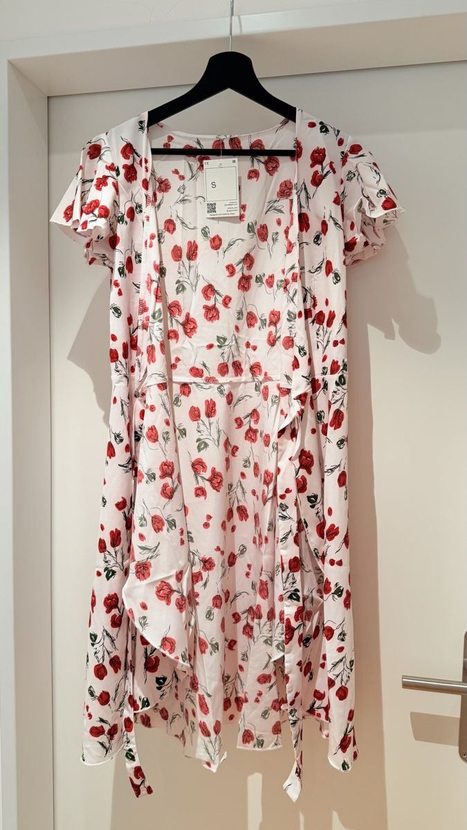 Robes: Sommer Wickelkleid Grösse S NEU – Neuf avec emballage d'origine à Eiken par sanyok700 1