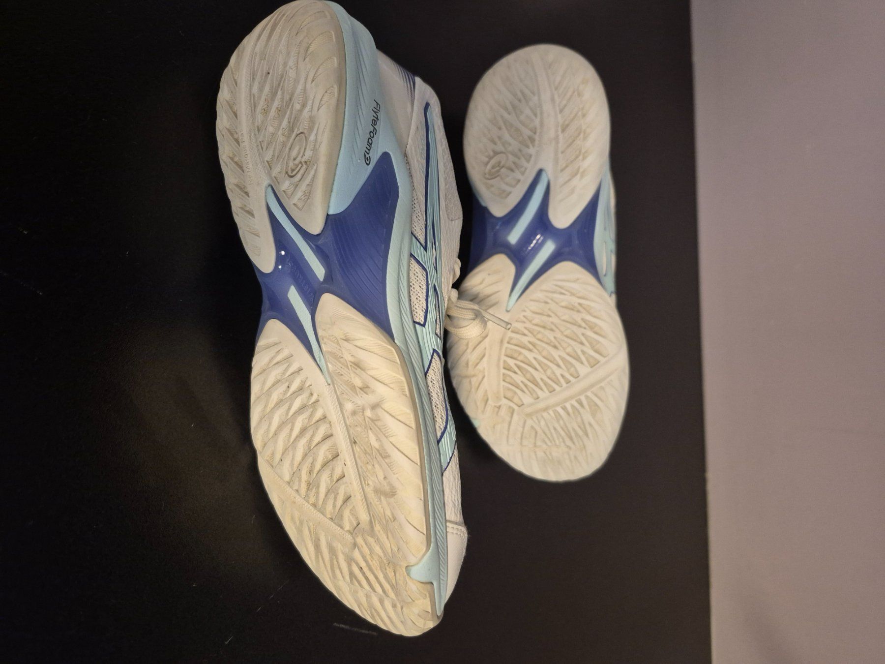 Asics Chaussures femmes: Asics Hallenturnschuhe Gr. 37.5 – D'occasion à Dozwil par C.Stadler 7