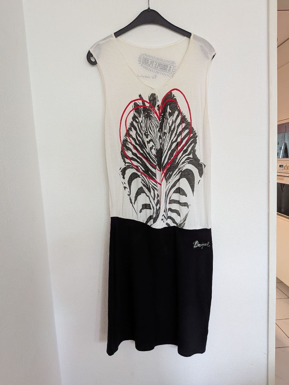 Desigual Vestiti: Desigual Kleid mit Zebra-Print – Usato da Basel venduto da JJ.Elena