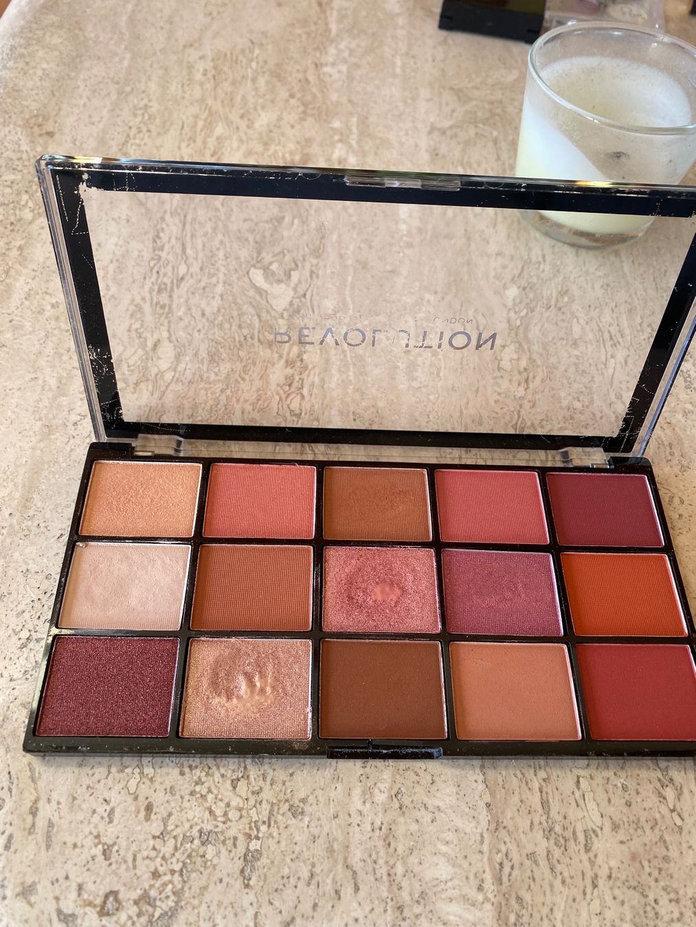 Make-up: RÉVOLUTION palette de maquillage 32 eyeshadows mat – Usato da Belmont-sur-Lausanne venduto da chu_vxf5 2