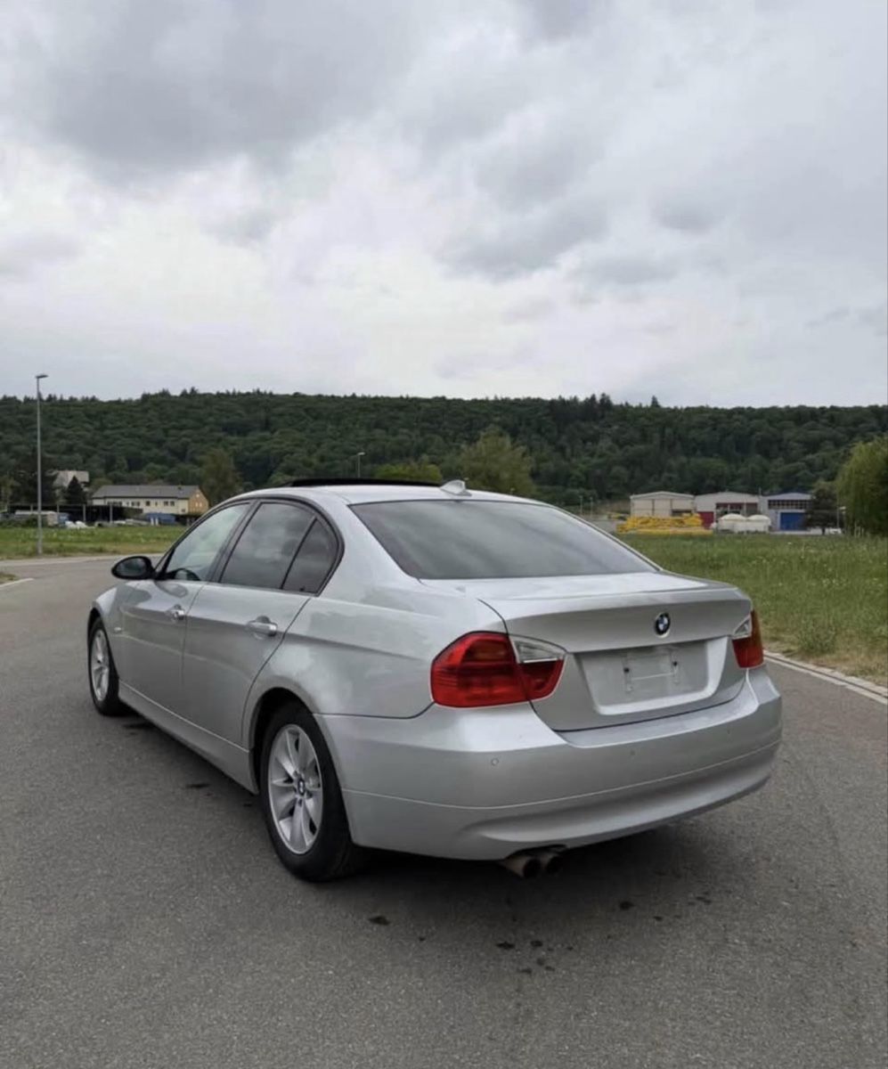 BMW Automobili: Bmw 325xi – Usato da Schaffhausen venduto da F06M 3