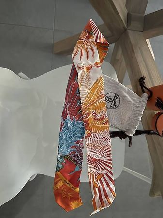Foulard Hermès mai usato 