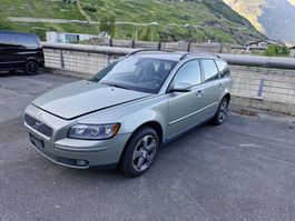 VOLVO V50 2.0D Momentum, 136 CV Je vends des pièces.