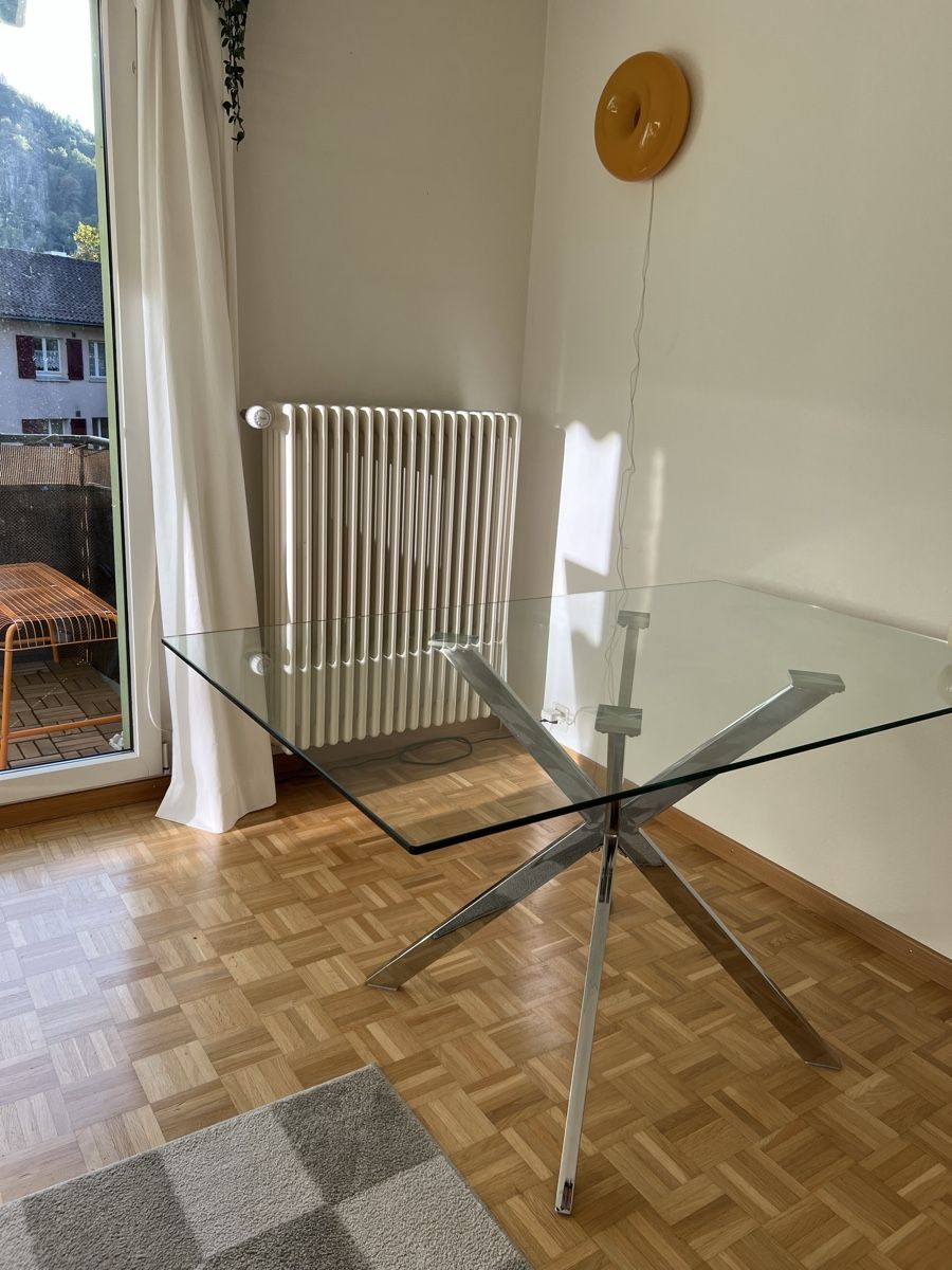 Tavoli: Neuer Glastisch mit Chrombeinen (2 Monate alt) – Usato da Zürich venduto da CXClouds 3