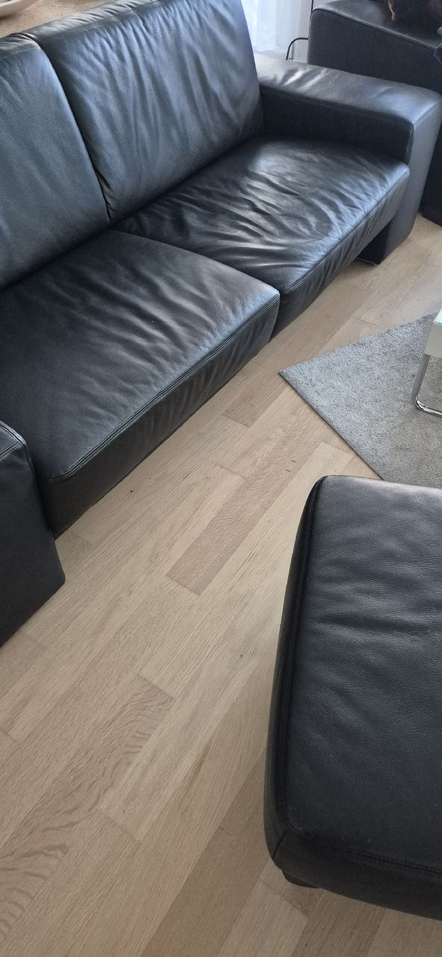 Sofas: Ledersofa mit kleinem Hocker  – Gebraucht aus St.Gallen von chokdee01