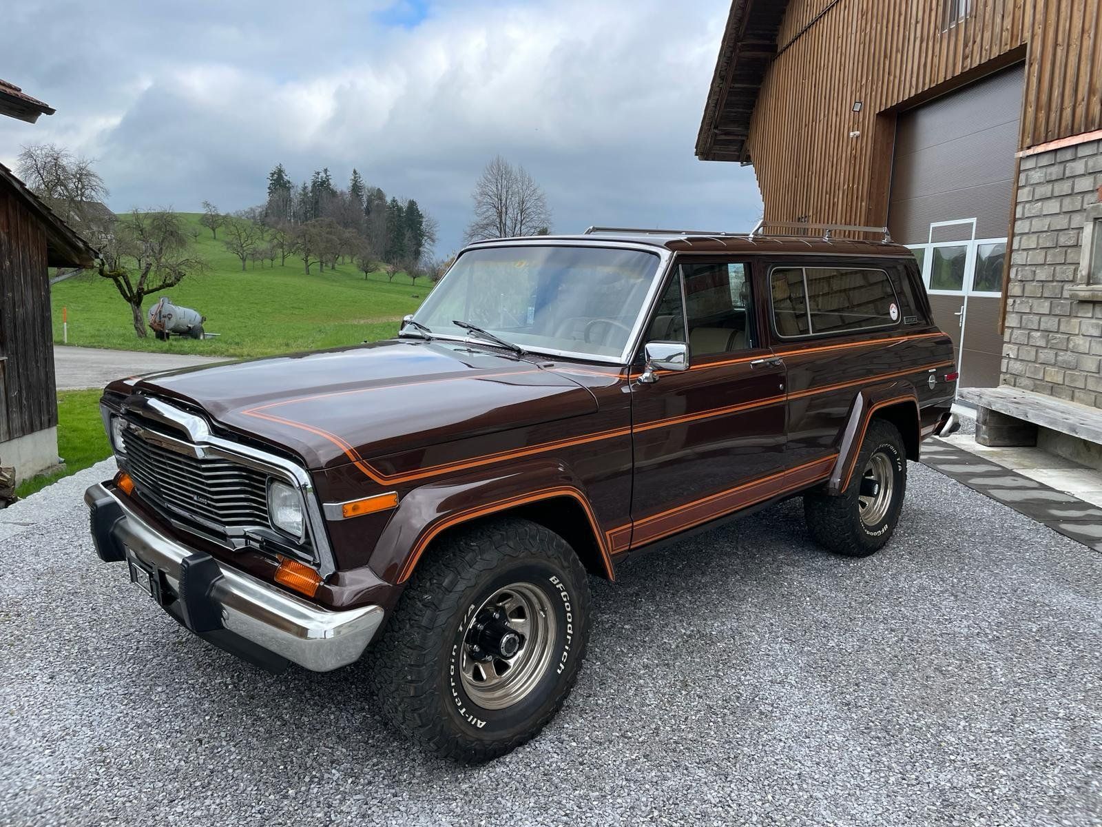 Jeep Automobili: Jeep Cherokee Laredo V8 – Usato da Herrliberg venduto da Imperial1970