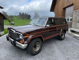 Jeep Cherokee Laredo V8