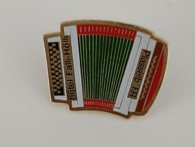 Pin hôtel Falli-Hölli Plasselb FR in Harmonika Motiv | Acheter sur Ricardo
