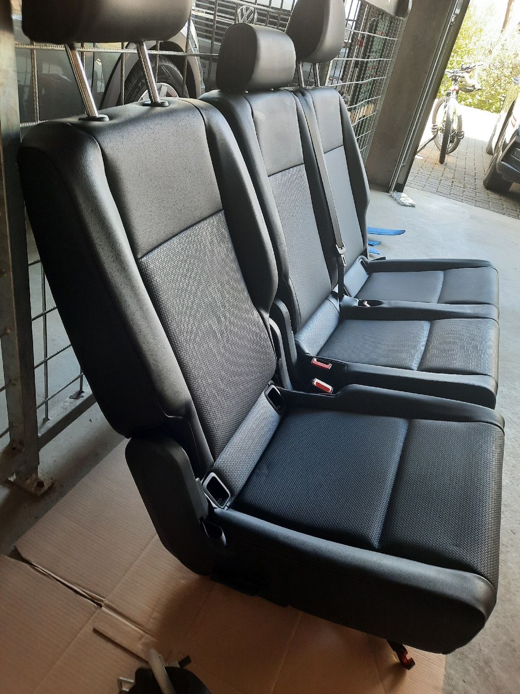VW Accessori per altri veicoli: VWT6 2er Sitzbank neu, Leder – Nuovo (secondo la descrizione) da Niederuzwil venduto da Luksa2208 3
