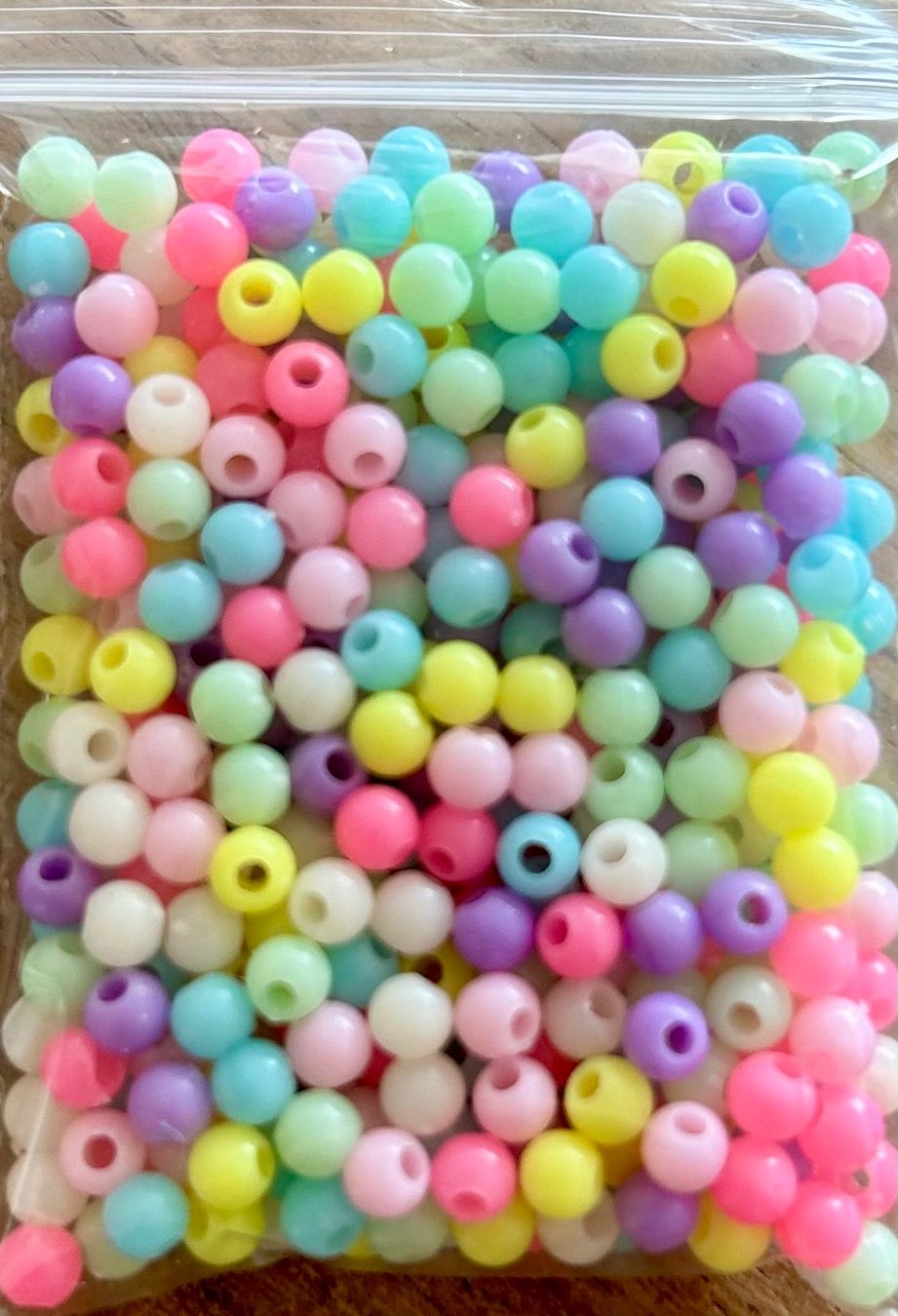 Perle (finte): Bunte Acryl Perlen , ca 300 Stück – Nuovo e nell'imballaggio originale da Geneve venduto da vane267