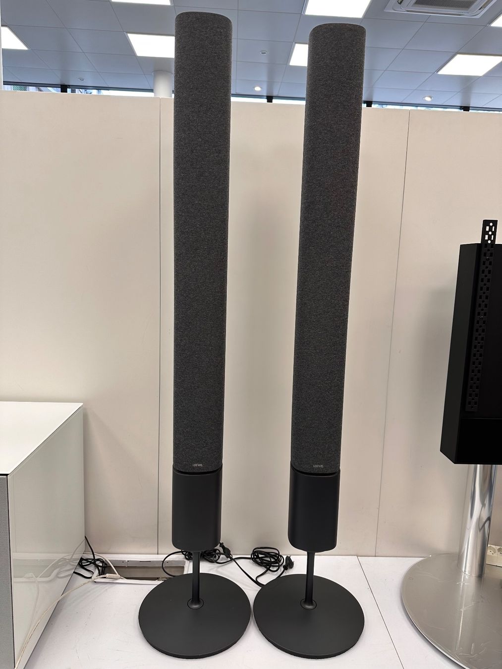 Loewe Casse acustiche: Loewe Klang 5 Standlautsprecher Graphitgrau, Aktiv – Nuovo (secondo la descrizione) da Interlaken venduto da Vbs53