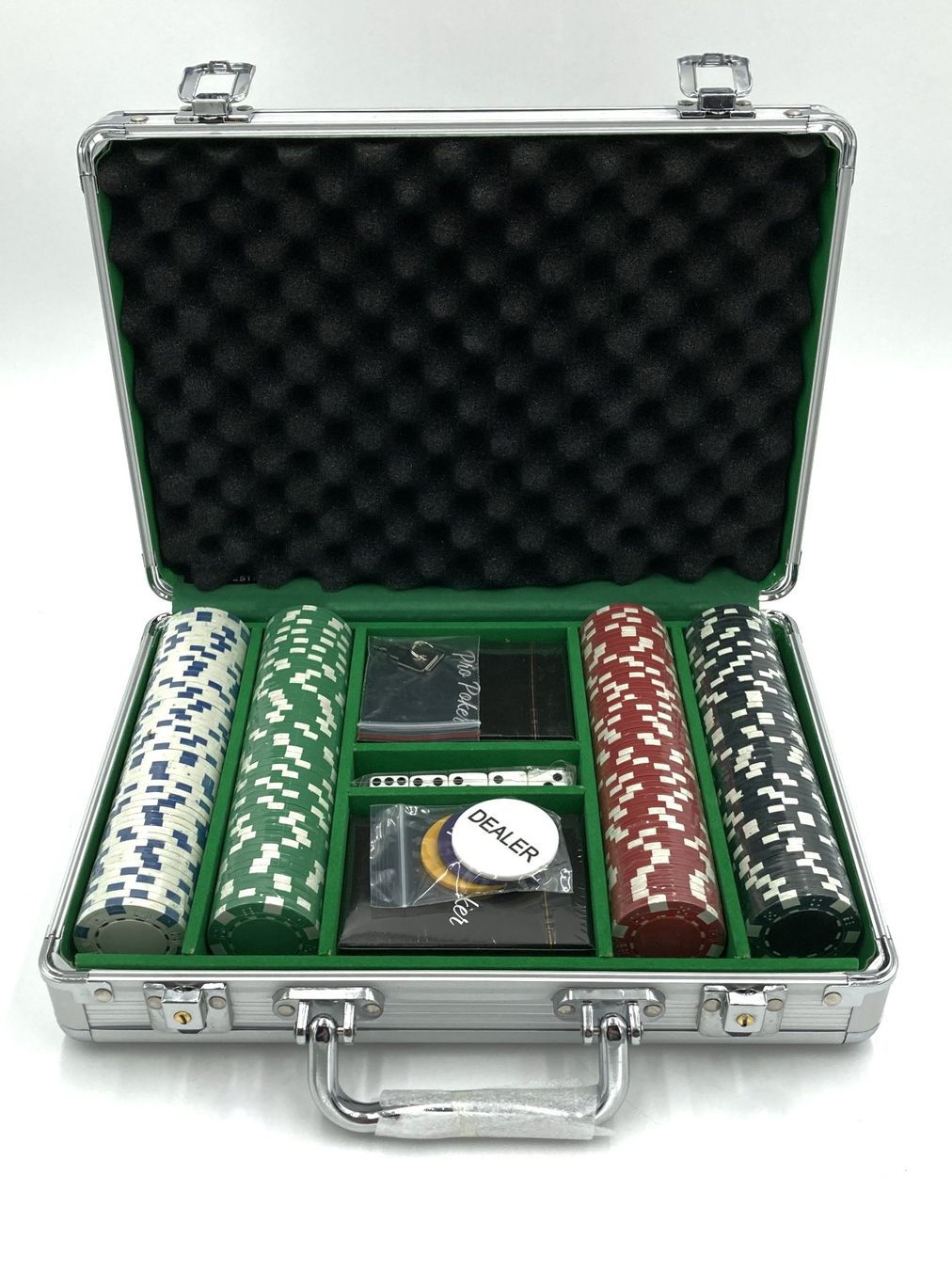 Giochi: ENNE | Pro Poker | Pokerkoffer | 200 Chips | Alu – Nuovo (secondo la descrizione) da Wittenbach venduto da Restwert_St-Gallen