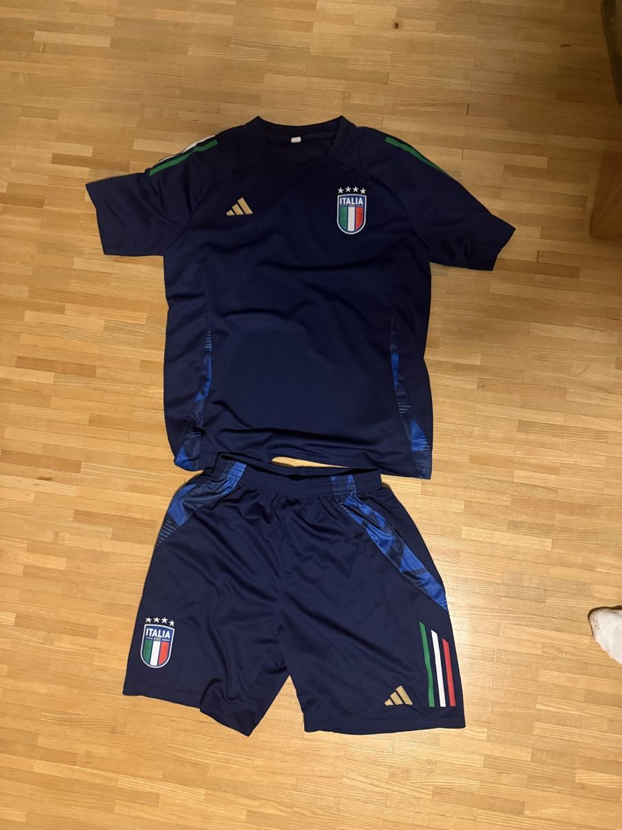 Anzüge: Italien Trainingsanzug Grösse L – Gebraucht aus St. Gallen von LeonMatteon1879