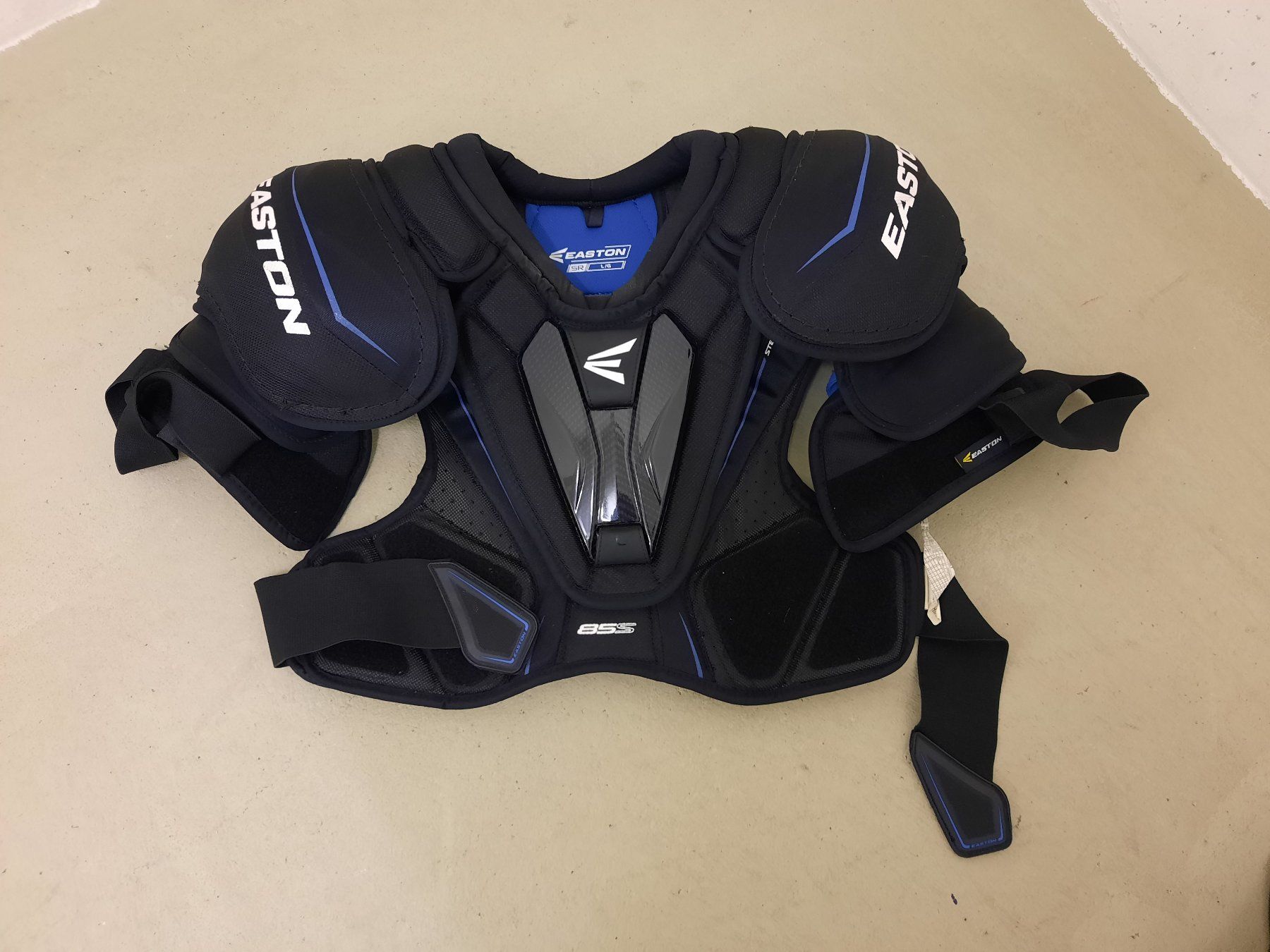 Schutz & Schoner: Eishockey Ausrüstung – Gebraucht aus Sissach von  5